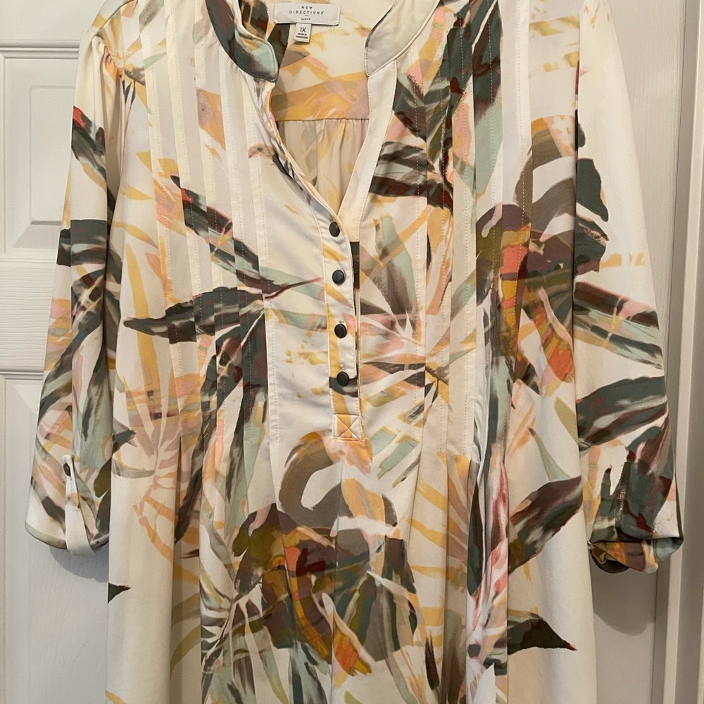New Direction, size 1X, cream color with floral print.  Elbow length sleeves